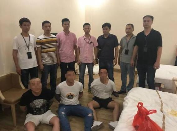 还款最后日期到来,手头正紧的他们想到了通过抢劫弄来一些钱
